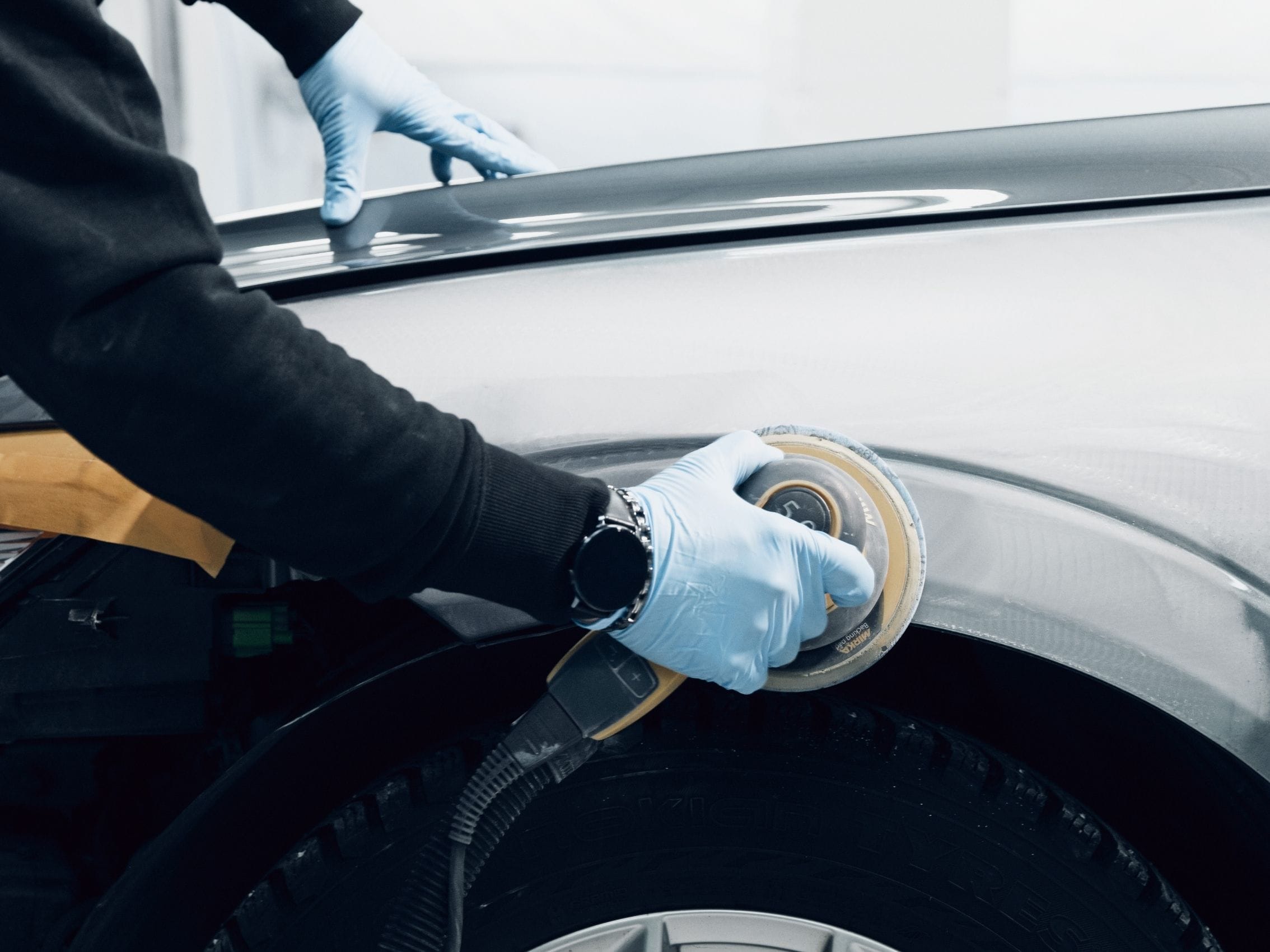 Autoklinikalla korjaamme kaikki autosi kolarivaurio, peltivaurio, automaalaus, parkkipaikkakolhu kuntoon ammattitaidolla.