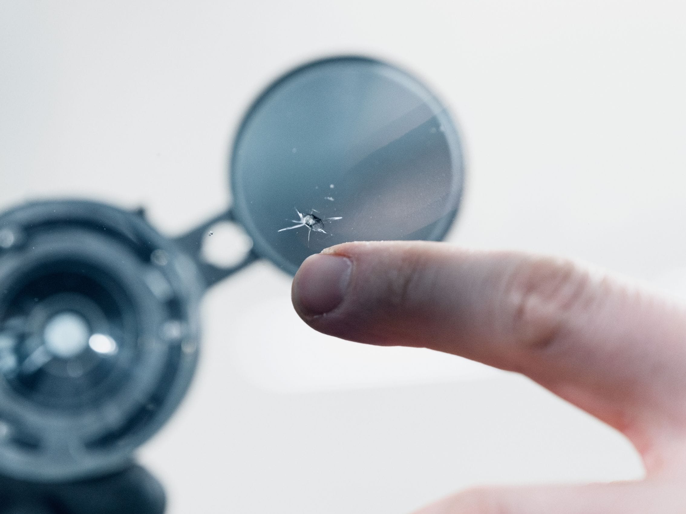 Autoklinikalla korjaamme kiveniskemä tuulilasisi odottaessa, mikäli vaurio mahtuu 2 euron kolikon kokoisen alan alle.