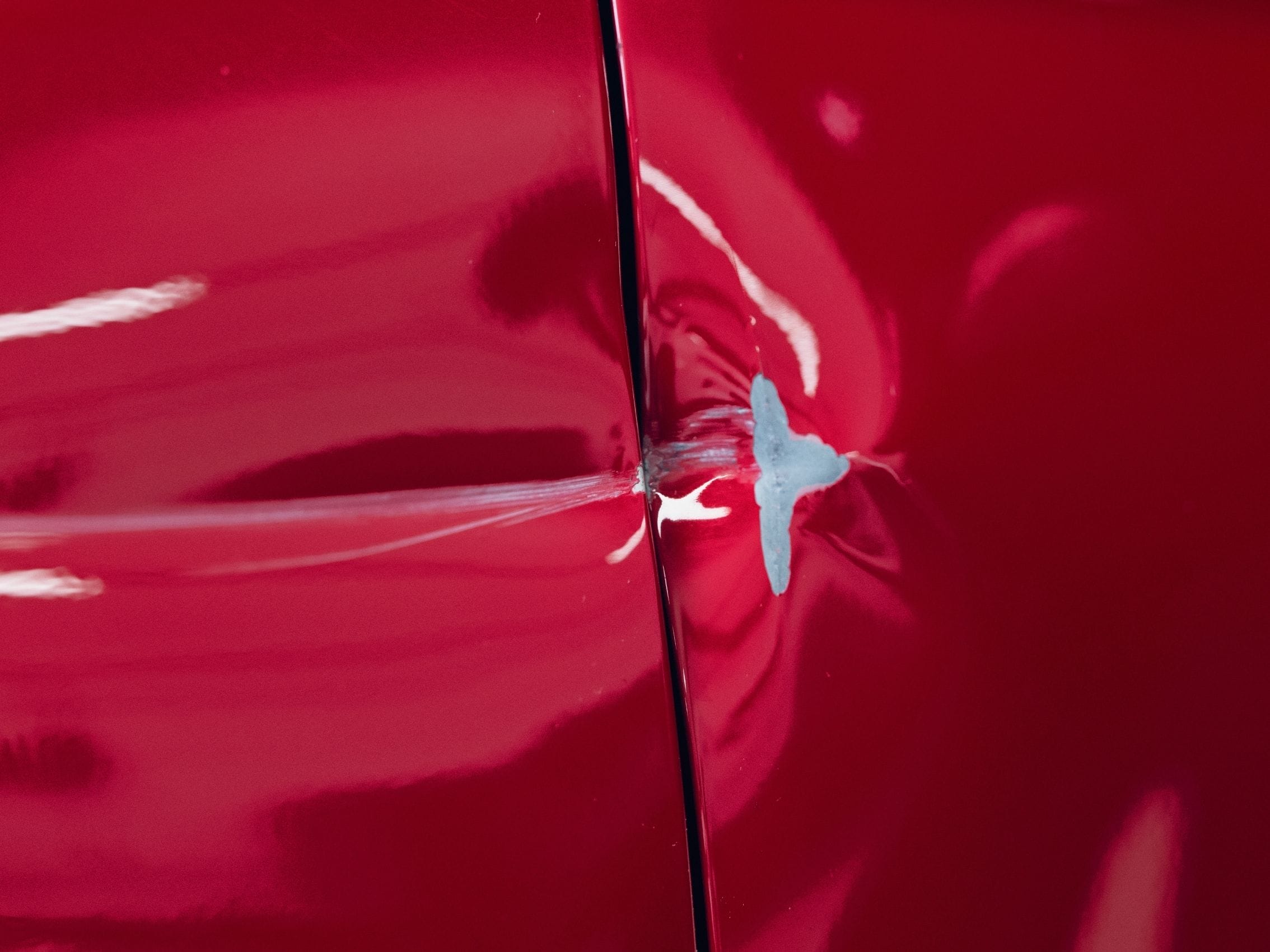 Autoklinikalla korjaamme kaikki autosi kolarivaurio, peltivaurio, automaalaus, parkkipaikkakolhu kuntoon ammattitaidolla.